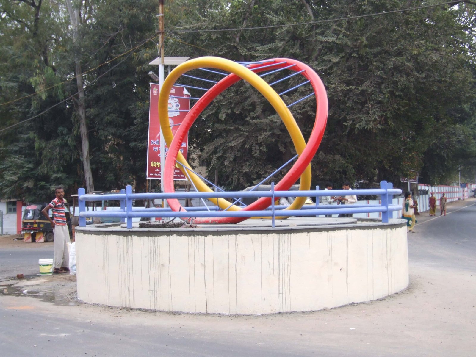 - Maitri Circle, Godhra: view of interlocking ring sculptures and seating benches surrounded by landscaped greenery representing friendship