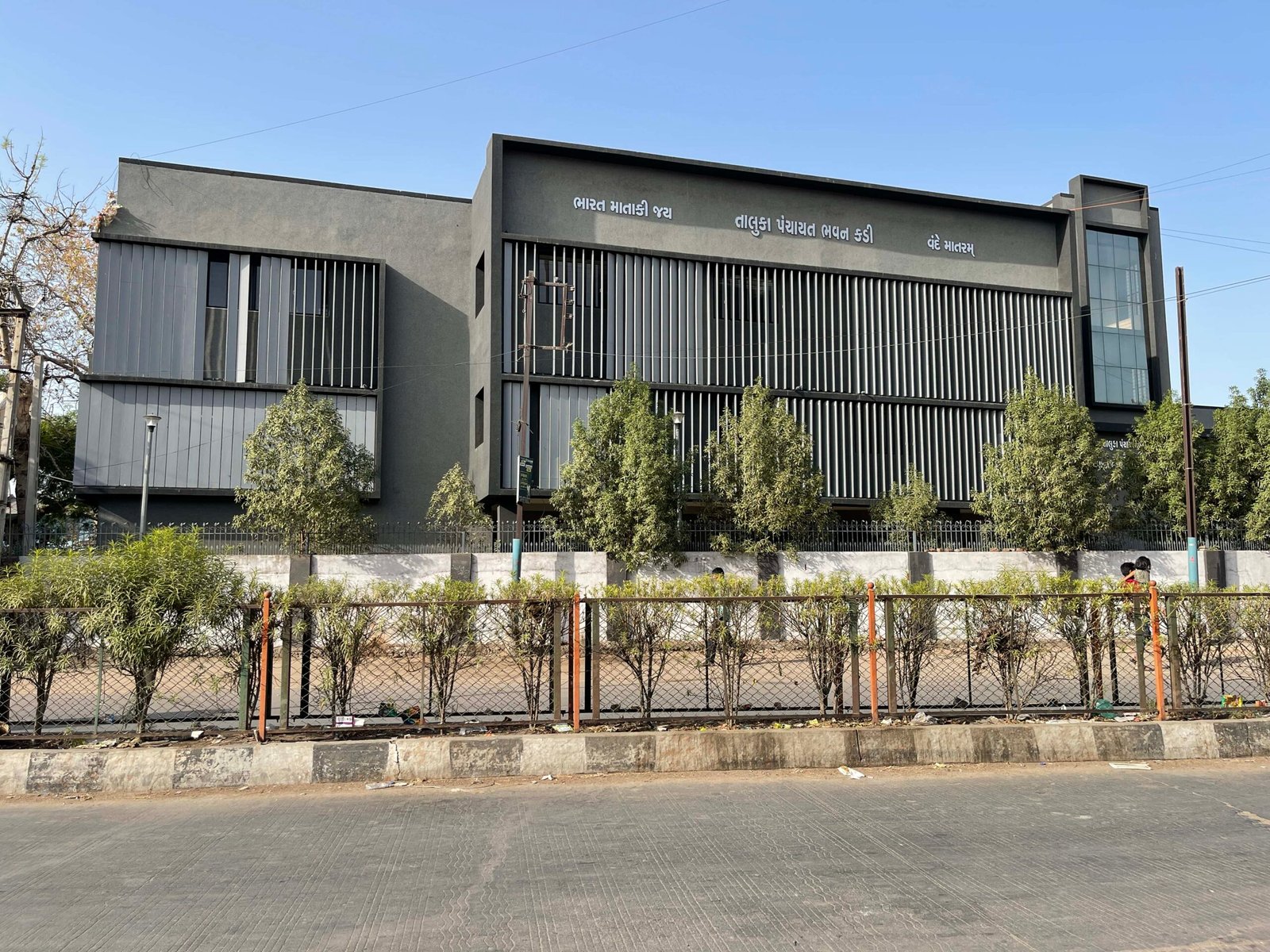 - Front view of Kadi Taluka Panchayat building with sleek glass façade and landscaped forecourt - Interior lobby of Kadi Taluka Panchayat featuring open-plan layout and natural daylight - Council chamber at Kadi Taluka Panchayat with modern seating and integrated AV technology - Aerial shot of Kadi Taluka Panchayat surrounded by green oasis and pedestrian pathways - Nighttime elevation of Kadi Taluka Panchayat illuminated with energy-efficient LED lighting